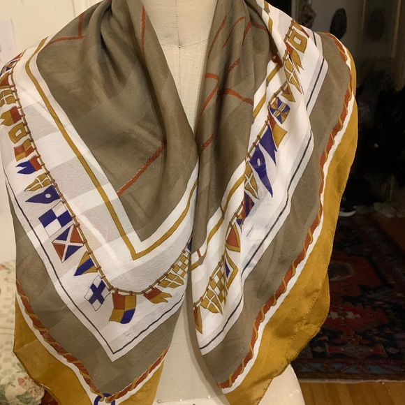 Geometric Patterned silk vintage Scarf - Picture 6 of 6